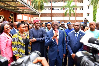 Excitement in Alausa as workers receive Sanwo-Olu, Hamzat