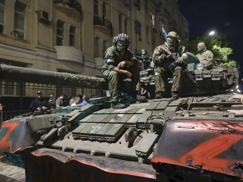 Rebel Russian mercenaries halt advance on Moscow