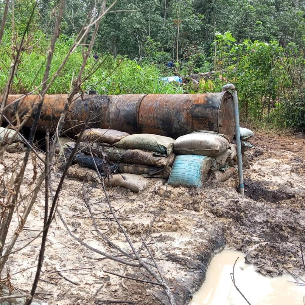 Delta: Troops clamp down on illegal refining site