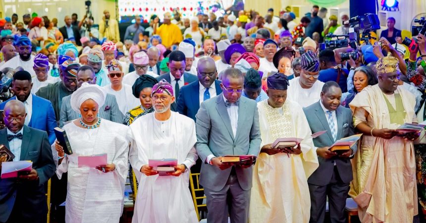Sanwo-Olu swears in 37 commissioners, special advisers