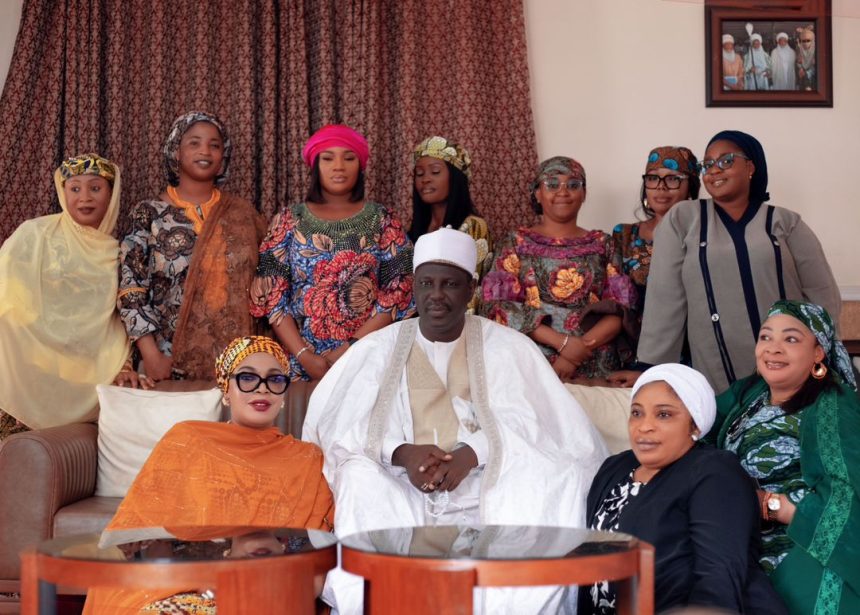 Monarchs praise FG over school feeding programme
