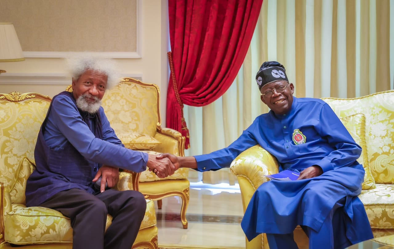 I paid Tinubu embarrassing visit, called him 'olori kunkun' -Soyinka