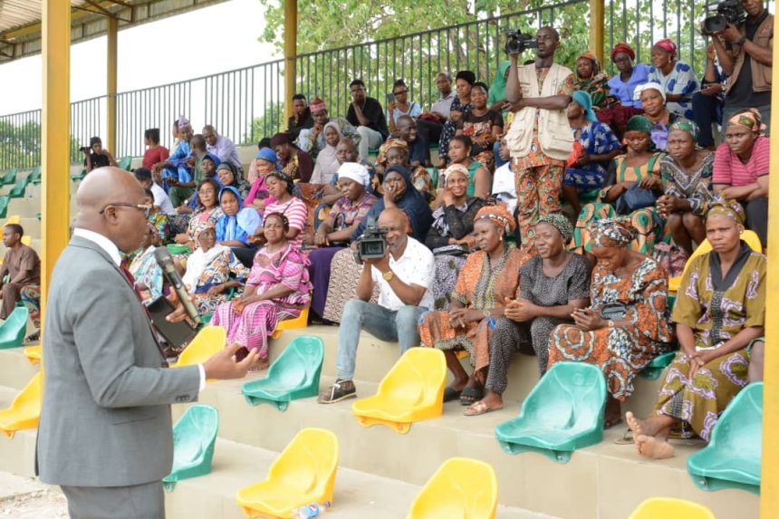Ogun begins payment of N10,000 cash award to pupils