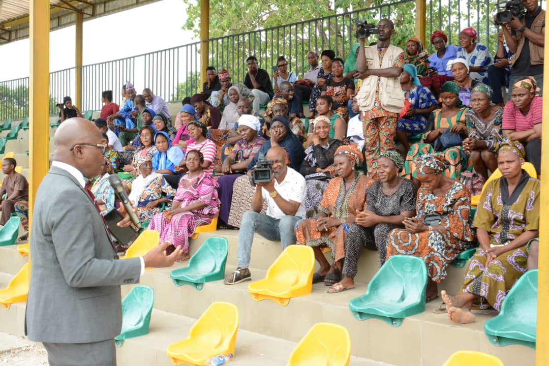 Ogun begins payment of N10,000 cash award to pupils