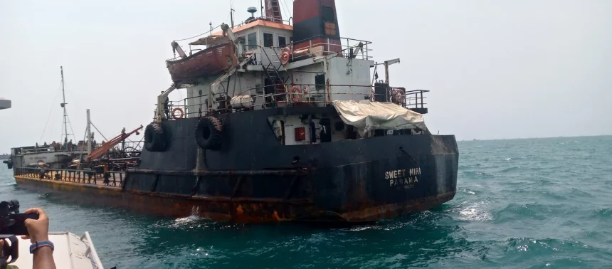 Navy arrests 13 suspected crude oil thieves