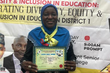 Orile Agege Community School principal, Mrs Mumuni, bags merit award