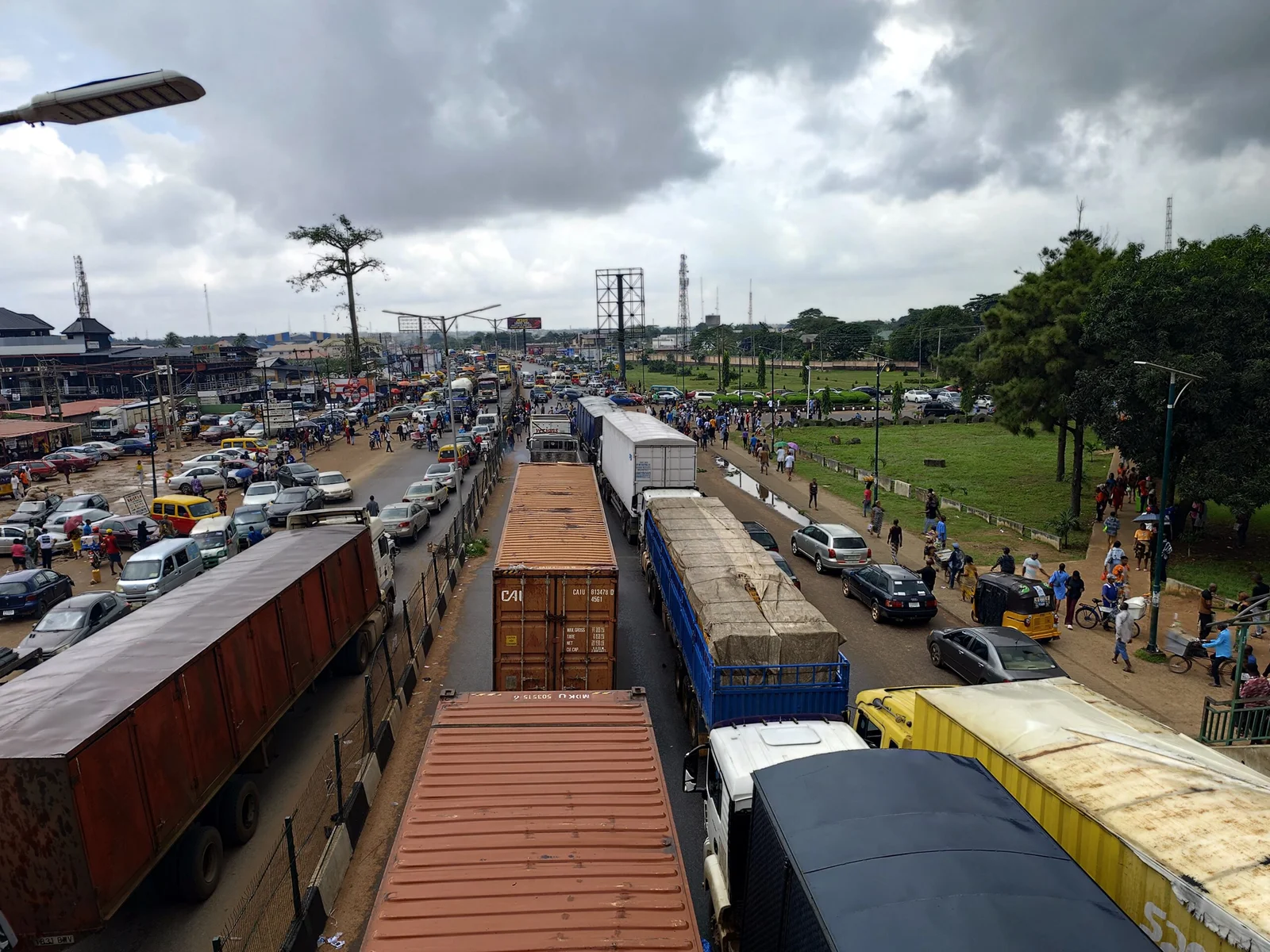 Power outage: UNIBEN students shut down Benin-Ore highway