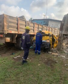One dies as truck collides with minibus in Lagos