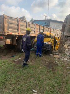 One dies as truck collides with minibus in Lagos
