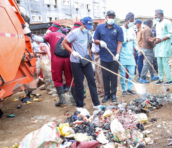 Lagos prioritises environmental cleanliness, charges residents