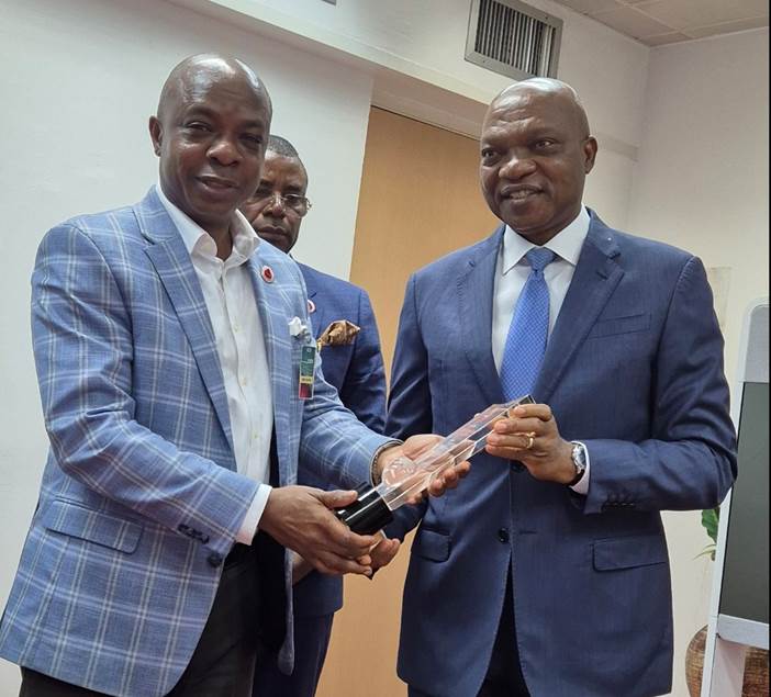 Shell, Okunbor receive PETAN’s award for excellence