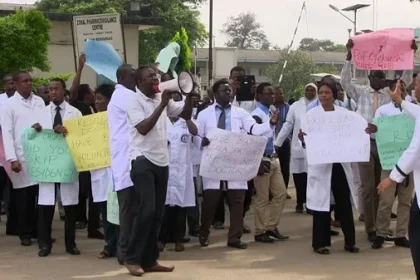 CONHESS: Lagos health workers begin three days strike