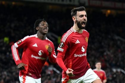 Fernandes scores late as Manchester United beat Rangers