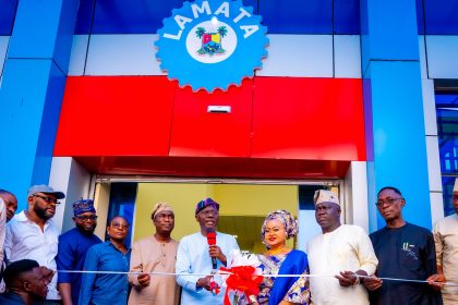 Sanwo-Olu announces 30% reduction in Red Line fare