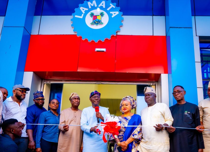 Sanwo-Olu announces 30% reduction in Red Line fare