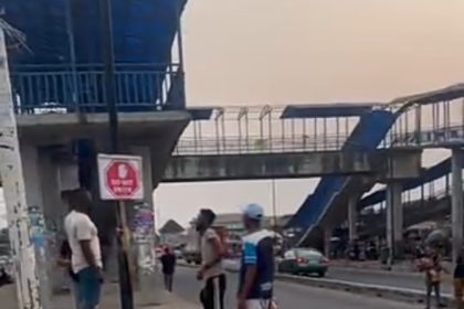 BRT: Youths erect road sign to avoid alleged police extortion