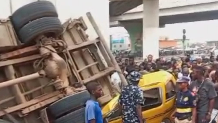 Truck plunges from Pen Cinema Bridge