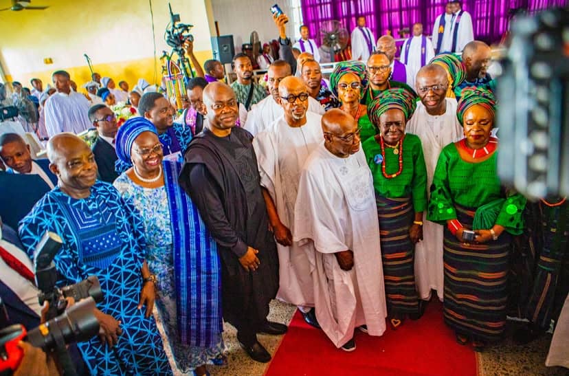 PHOTO NEWS: Obasanjo, govs, Isola, others pay last respect to Adebanjo