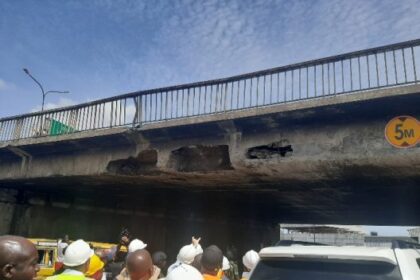 Collapse risk: FG begins demolition of structures under Iddo Bridge