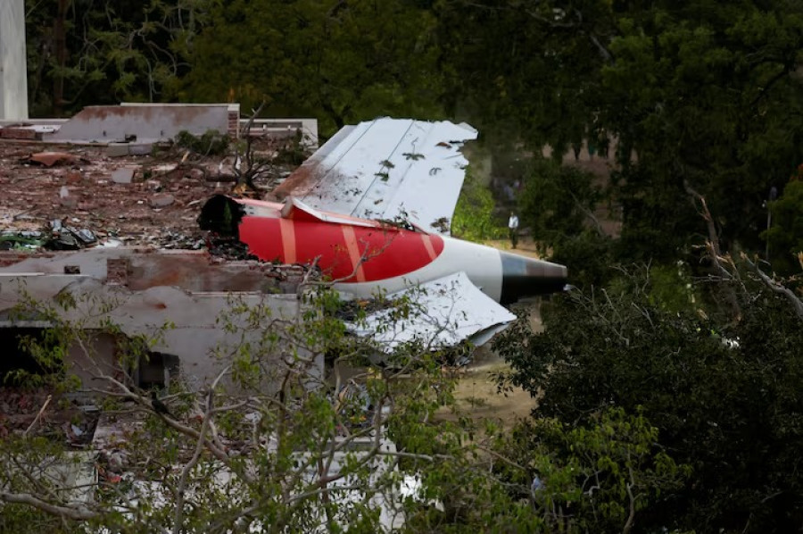 Air India crash report shows pilot confusion over engine switch movement
