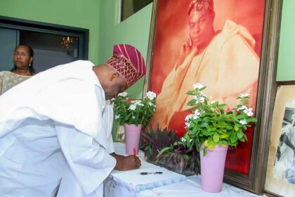PHOTO NEWS: Amosun signs condolence register in honour of Awujale