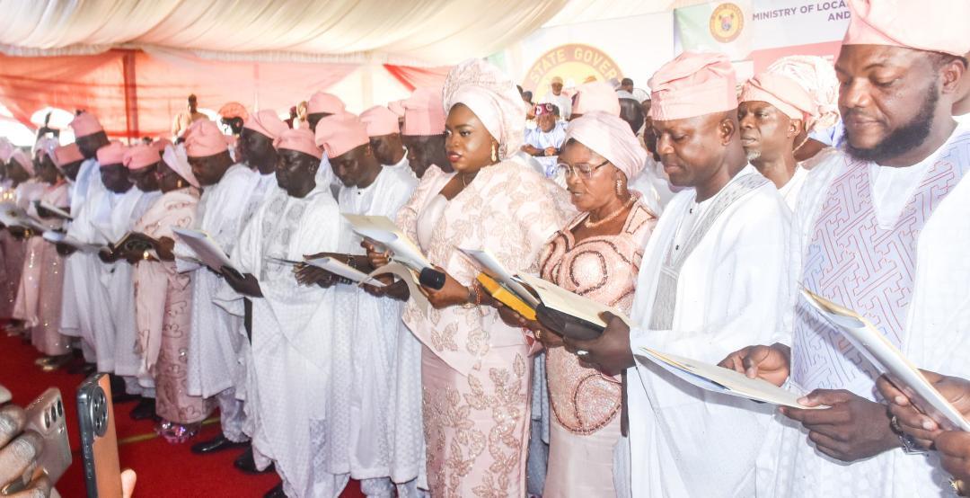 Sanwo-Olu swears in council chairmen, tasks them on autonomy