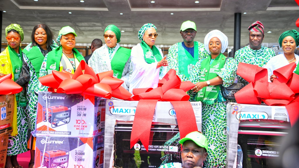 Oluremi Tinubu, Sanwo-Olu empower 1,000 women, PWDs