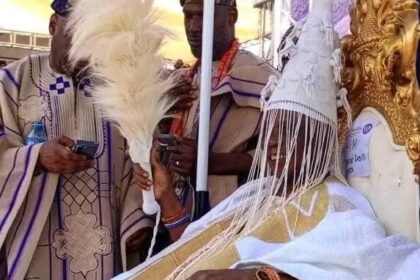 Olubadan: Oba Rashidi Ladoja crowned, gets staff of office