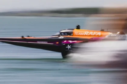 E1 Grand Prix: Team Rafa clinches pole