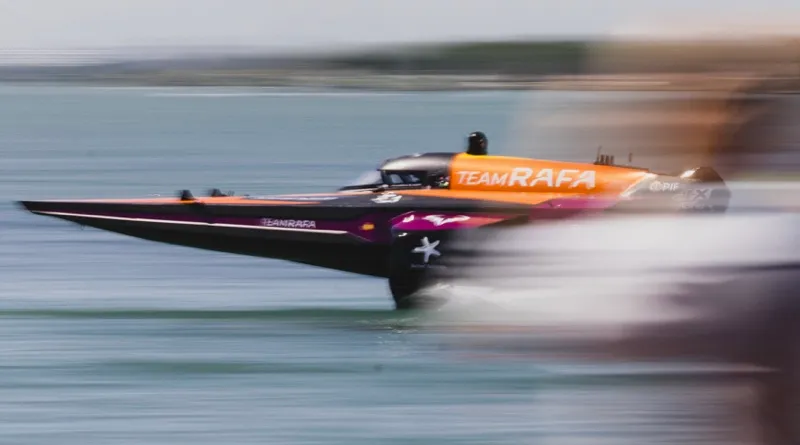 E1 Grand Prix: Team Rafa clinches pole