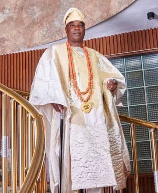 EXTRA: Ade Ori Okin, By Simbo Olorunfemi