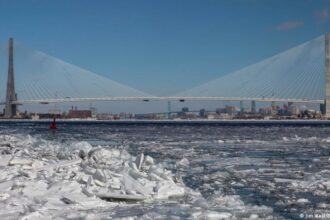 Trump threatens to block opening of US-Canada bridge