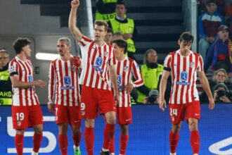 Atletico Madrid beat 10-man Barcelona 2-0
