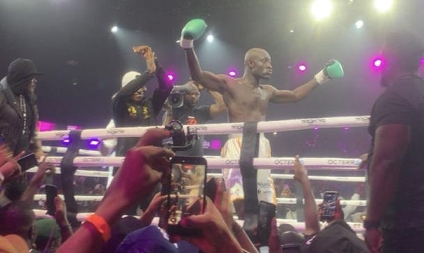 Carter Efe defeats Portable in celebrity boxing bout