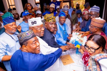 Lagos: Hamzat submits expression of interest, nomination forms