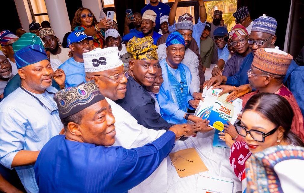 Lagos: Hamzat submits expression of interest, nomination forms
