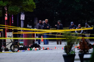 Suspect dies after trading gunfire with officers near White House