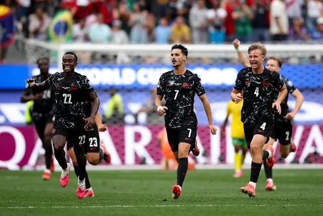 Canada sneak past South Africa 1-0 to reach round of 16