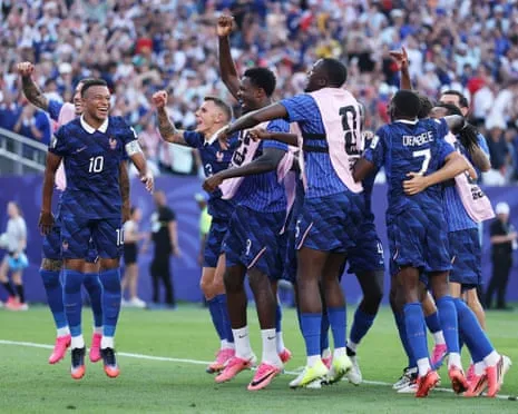 France break Paraguay resistance 1-0 to earn quarter-final berth