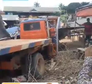LASTMA rescues trapped accident victims on LASU-Isheri Road