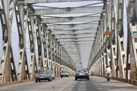FG reopens First Niger Bridge after 38 days