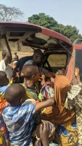 Christmas: Abiodun Raufu Foundation feeds street kids (+Photos)
