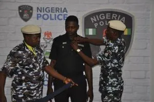 Policeman caught in video checking commuter’s phone dismissed